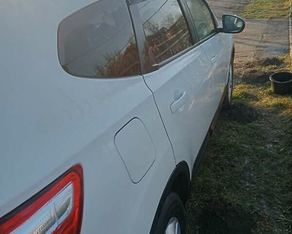 Белый Ниссан Кашкай 2, объемом двигателя 2 л и пробегом 190 тыс. км за 11500 $, фото 17 на Automoto.ua