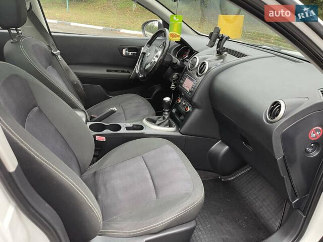 Білий Ніссан Кашкай 2, об'ємом двигуна 1.6 л та пробігом 212 тис. км за 11300 $, фото 22 на Automoto.ua
