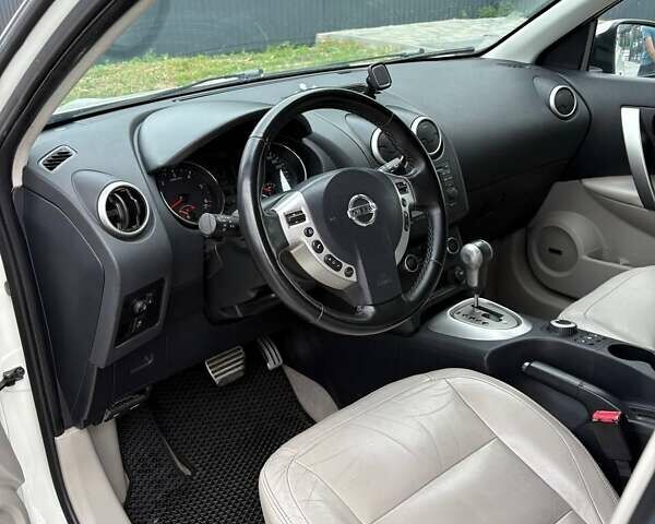 Білий Ніссан Кашкай 2, об'ємом двигуна 2 л та пробігом 215 тис. км за 13300 $, фото 11 на Automoto.ua