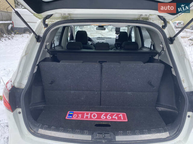 Белый Ниссан Кашкай 2, объемом двигателя 1.6 л и пробегом 264 тыс. км за 10750 $, фото 8 на Automoto.ua