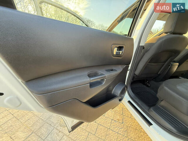 Белый Ниссан Кашкай 2, объемом двигателя 1.46 л и пробегом 204 тыс. км за 9650 $, фото 20 на Automoto.ua