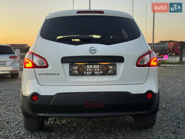 Белый Ниссан Кашкай 2, объемом двигателя 2 л и пробегом 208 тыс. км за 11800 $, фото 5 на Automoto.ua