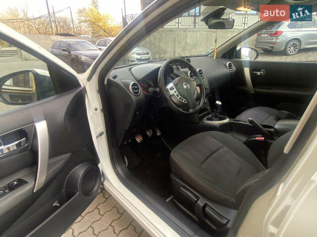 Белый Ниссан Кашкай 2, объемом двигателя 1.6 л и пробегом 198 тыс. км за 10999 $, фото 14 на Automoto.ua