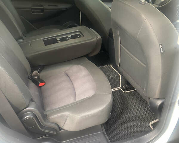 Белый Ниссан Кашкай 2, объемом двигателя 1.6 л и пробегом 198 тыс. км за 10999 $, фото 18 на Automoto.ua