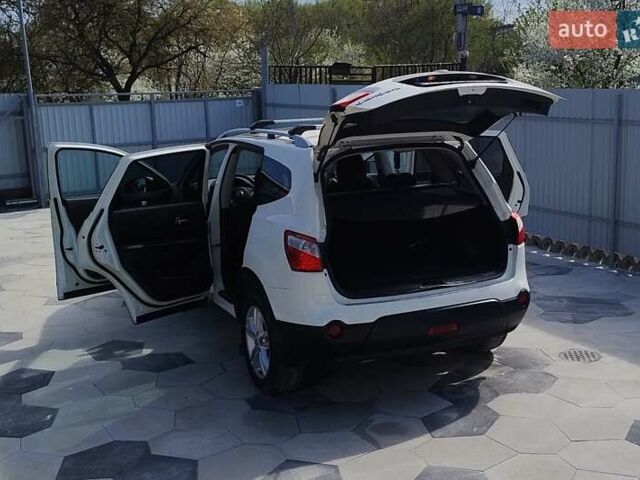Белый Ниссан Кашкай 2, объемом двигателя 2 л и пробегом 271 тыс. км за 11450 $, фото 6 на Automoto.ua