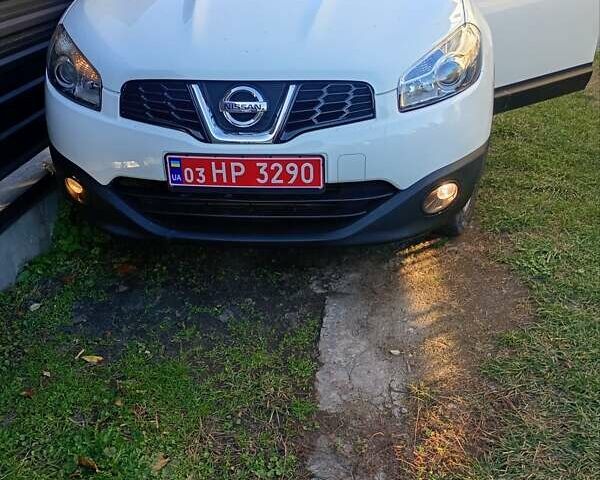 Белый Ниссан Кашкай 2, объемом двигателя 1.5 л и пробегом 143 тыс. км за 11200 $, фото 1 на Automoto.ua