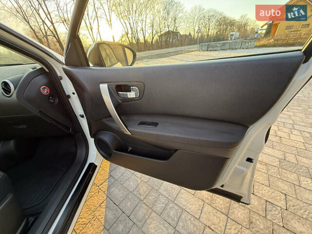 Белый Ниссан Кашкай 2, объемом двигателя 1.46 л и пробегом 204 тыс. км за 9650 $, фото 26 на Automoto.ua