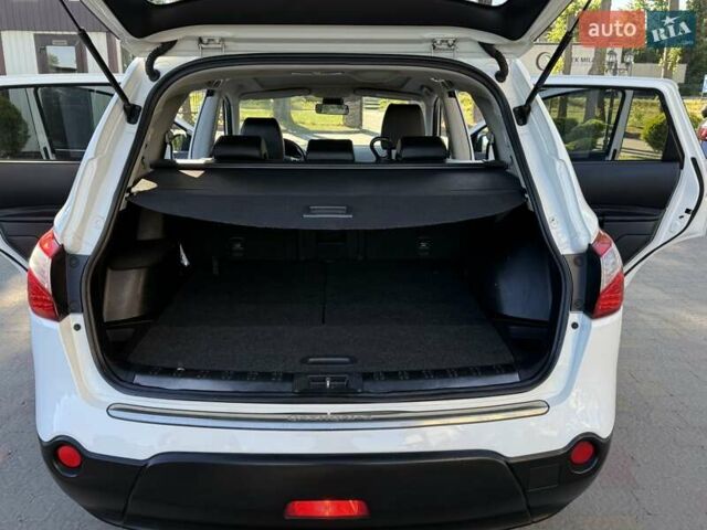 Білий Ніссан Кашкай 2, об'ємом двигуна 2 л та пробігом 215 тис. км за 12500 $, фото 46 на Automoto.ua
