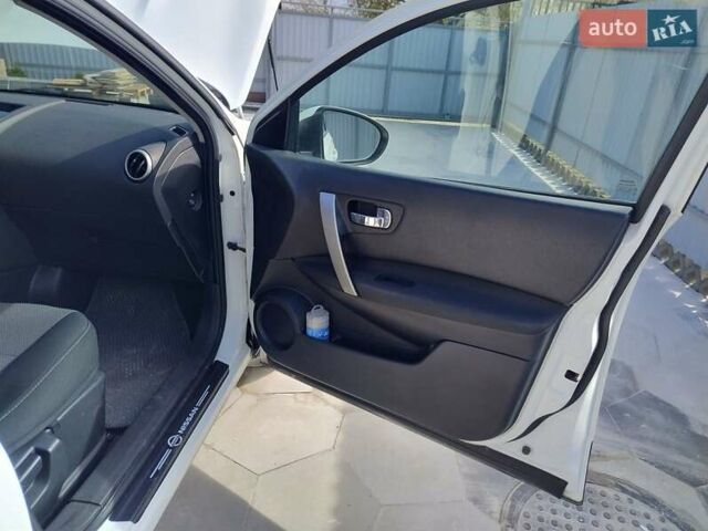 Белый Ниссан Кашкай 2, объемом двигателя 2 л и пробегом 271 тыс. км за 11450 $, фото 10 на Automoto.ua