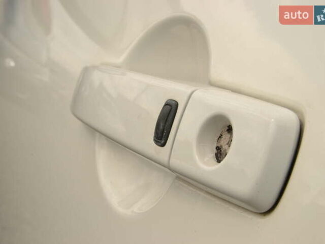 Ниссан Кашкай 2 2012 в Луцке на Automoto.ua Белый Ниссан Кашкай 2, объемом двигателя 1.6 л и пробегом 217 тыс. км за 11250 $, фото 14 на Automoto.ua