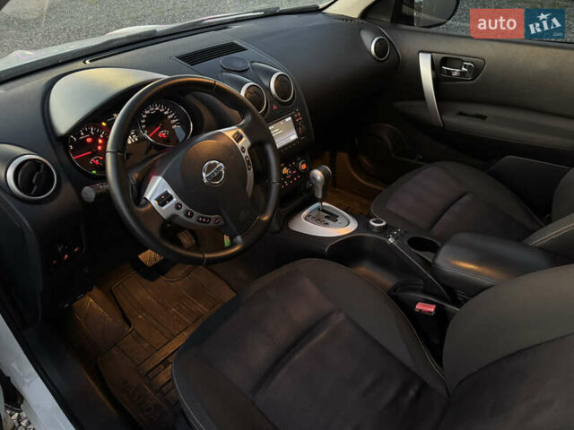 Белый Ниссан Кашкай 2, объемом двигателя 2 л и пробегом 208 тыс. км за 11800 $, фото 6 на Automoto.ua