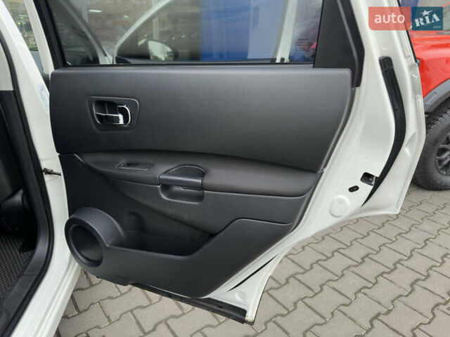 Белый Ниссан Кашкай 2, объемом двигателя 2 л и пробегом 139 тыс. км за 11200 $, фото 16 на Automoto.ua