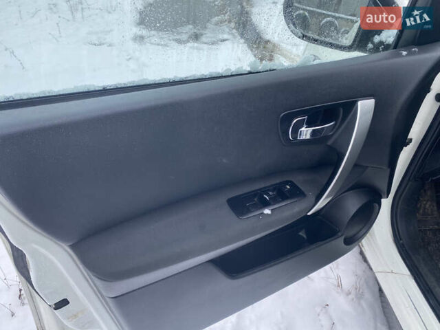 Белый Ниссан Кашкай 2, объемом двигателя 1.6 л и пробегом 264 тыс. км за 10750 $, фото 13 на Automoto.ua