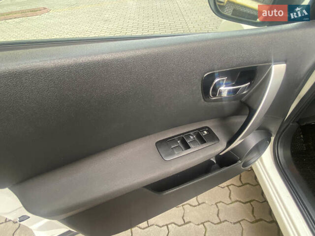 Белый Ниссан Кашкай 2, объемом двигателя 1.6 л и пробегом 198 тыс. км за 10999 $, фото 15 на Automoto.ua