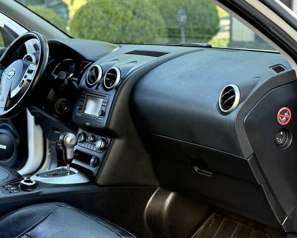 Белый Ниссан Кашкай 2, объемом двигателя 2 л и пробегом 214 тыс. км за 12750 $, фото 40 на Automoto.ua