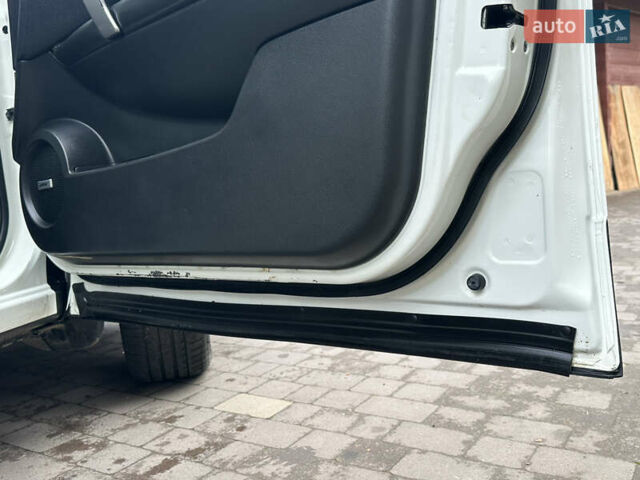 Белый Ниссан Кашкай 2, объемом двигателя 1.5 л и пробегом 238 тыс. км за 10900 $, фото 42 на Automoto.ua