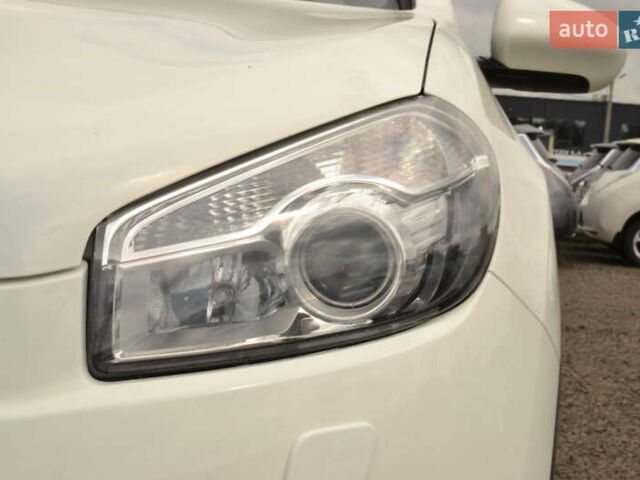 Ниссан Кашкай 2 2012 в Луцке на Automoto.ua Белый Ниссан Кашкай 2, объемом двигателя 1.6 л и пробегом 217 тыс. км за 11250 $, фото 13 на Automoto.ua