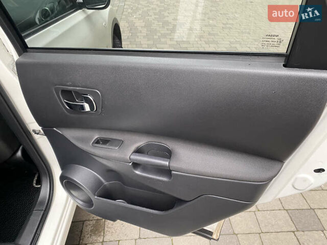 Белый Ниссан Кашкай 2, объемом двигателя 1.6 л и пробегом 198 тыс. км за 11900 $, фото 18 на Automoto.ua