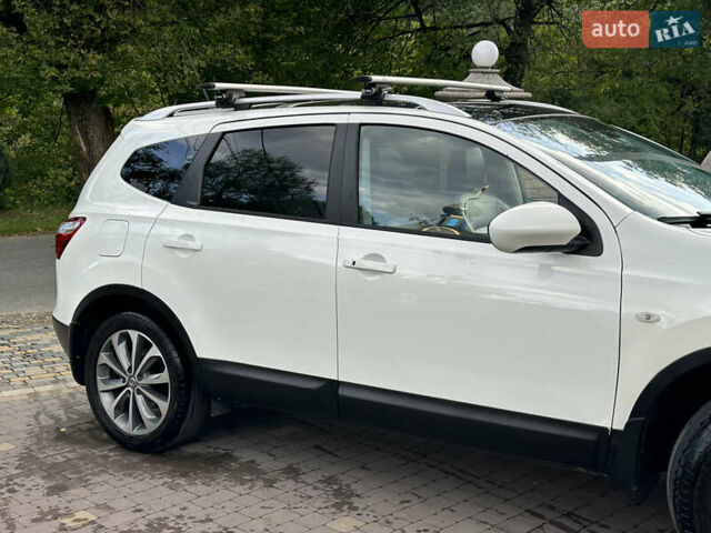 Білий Ніссан Кашкай 2, об'ємом двигуна 1.5 л та пробігом 238 тис. км за 10900 $, фото 23 на Automoto.ua