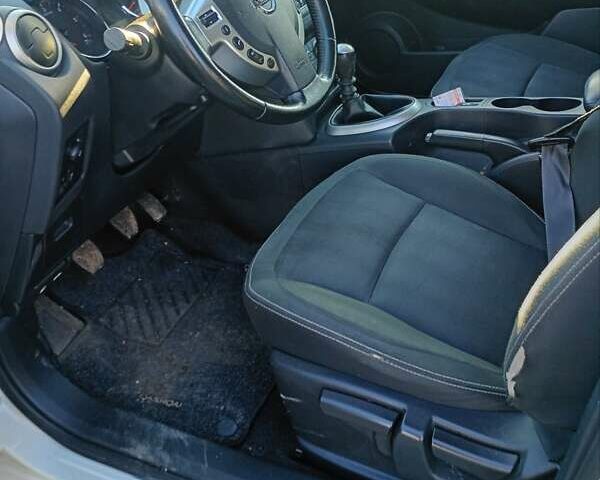 Белый Ниссан Кашкай 2, объемом двигателя 1.5 л и пробегом 143 тыс. км за 11200 $, фото 7 на Automoto.ua