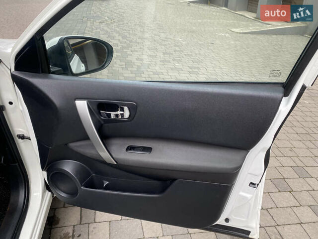 Белый Ниссан Кашкай 2, объемом двигателя 1.6 л и пробегом 198 тыс. км за 11900 $, фото 20 на Automoto.ua