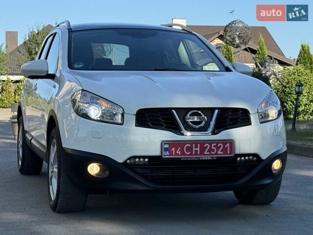 Белый Ниссан Кашкай 2, объемом двигателя 2 л и пробегом 214 тыс. км за 12750 $, фото 3 на Automoto.ua