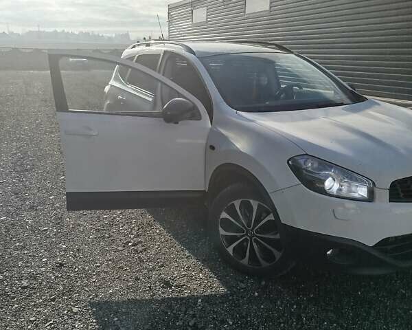 Білий Ніссан Кашкай 2, об'ємом двигуна 1.6 л та пробігом 235 тис. км за 11999 $, фото 5 на Automoto.ua