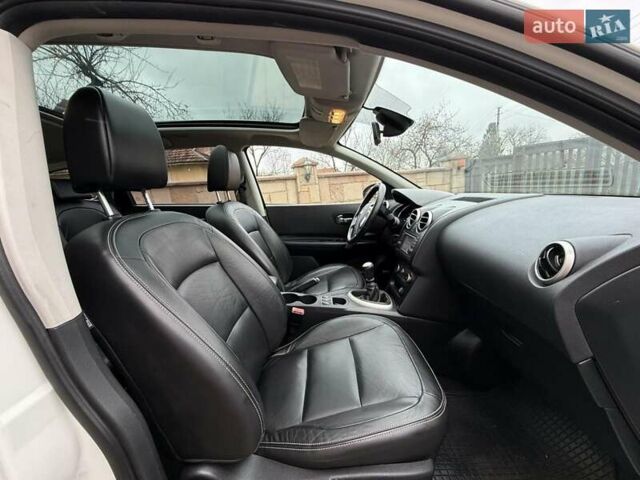 Белый Ниссан Кашкай 2, объемом двигателя 1.6 л и пробегом 221 тыс. км за 10900 $, фото 13 на Automoto.ua