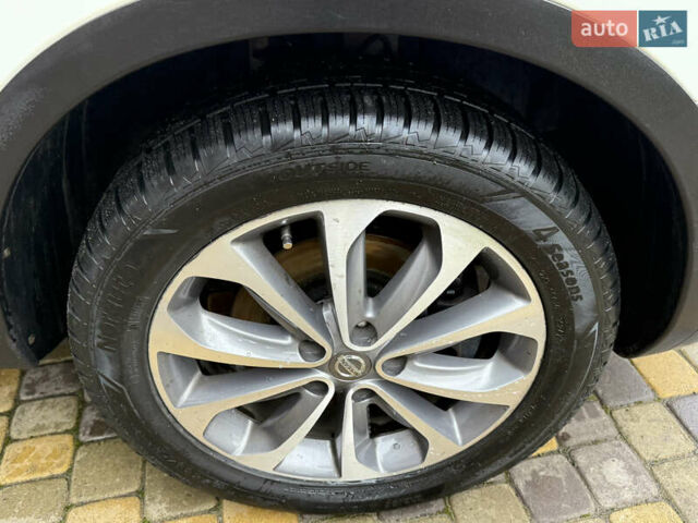 Белый Ниссан Кашкай 2, объемом двигателя 1.6 л и пробегом 220 тыс. км за 10650 $, фото 23 на Automoto.ua