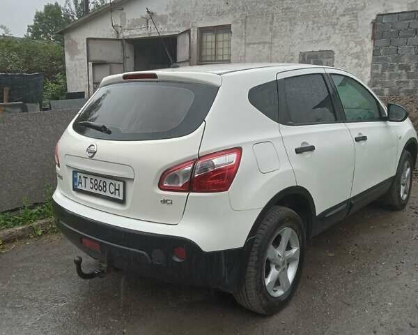 Білий Ніссан Кашкай 2, об'ємом двигуна 1.5 л та пробігом 330 тис. км за 9500 $, фото 4 на Automoto.ua