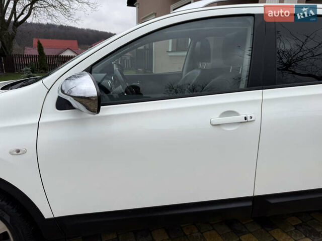 Белый Ниссан Кашкай 2, объемом двигателя 1.6 л и пробегом 220 тыс. км за 10650 $, фото 48 на Automoto.ua