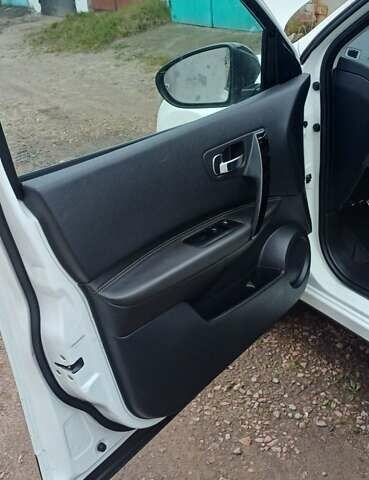 Ниссан Кашкай 2 2013 в Чернигове на Automoto.ua Белый Ниссан Кашкай 2, объемом двигателя 1.6 л и пробегом 230 тыс. км за 13650 $, фото 15 на Automoto.ua