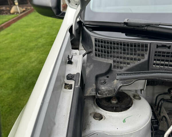 Ниссан Кашкай 2 2013 в Черкассах на Automoto.ua Белый Ниссан Кашкай 2, объемом двигателя 1.6 л и пробегом 280 тыс. км за 10300 $, фото 10 на Automoto.ua