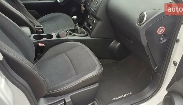Ниссан Кашкай 2 2013 в Чернигове на Automoto.ua Белый Ниссан Кашкай 2, объемом двигателя 1.6 л и пробегом 230 тыс. км за 13650 $, фото 24 на Automoto.ua