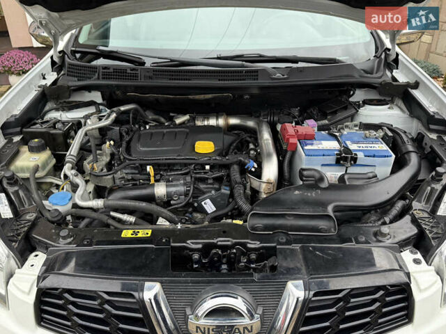 Белый Ниссан Кашкай 2, объемом двигателя 1.6 л и пробегом 220 тыс. км за 10650 $, фото 63 на Automoto.ua