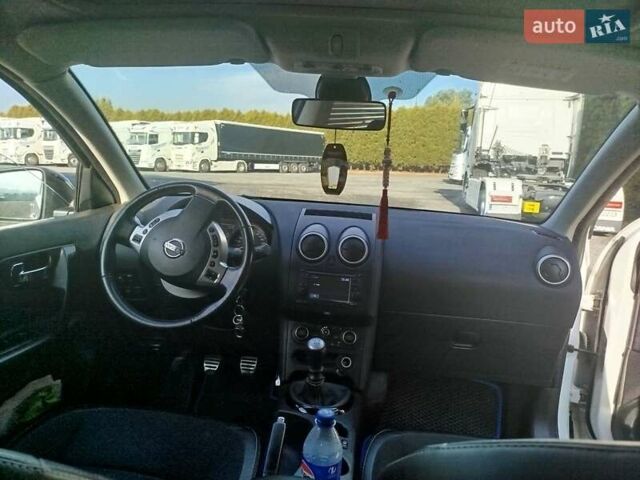 Білий Ніссан Кашкай 2, об'ємом двигуна 1.6 л та пробігом 235 тис. км за 11999 $, фото 4 на Automoto.ua