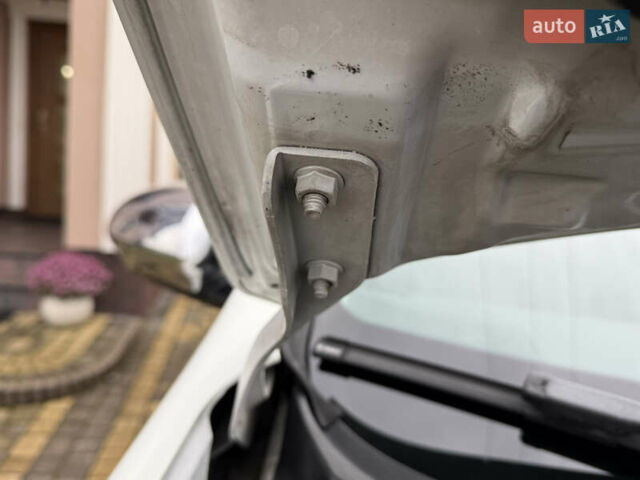 Белый Ниссан Кашкай 2, объемом двигателя 1.6 л и пробегом 220 тыс. км за 10650 $, фото 64 на Automoto.ua