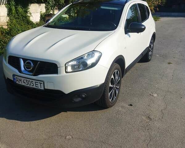 Белый Ниссан Кашкай 2, объемом двигателя 1.5 л и пробегом 303 тыс. км за 11800 $, фото 2 на Automoto.ua