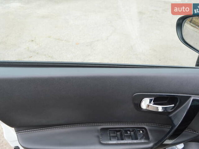 Белый Ниссан Кашкай 2, объемом двигателя 1.6 л и пробегом 346 тыс. км за 11500 $, фото 22 на Automoto.ua