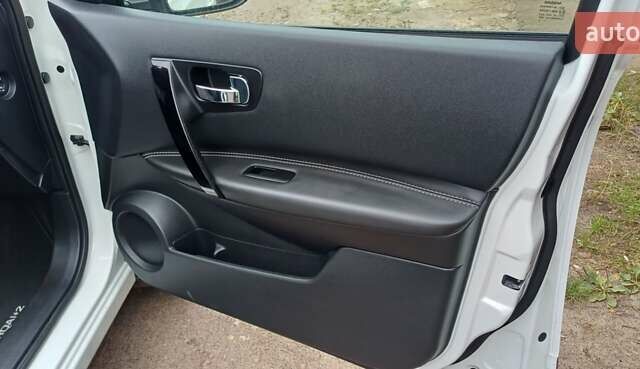 Ниссан Кашкай 2 2013 в Чернигове на Automoto.ua Белый Ниссан Кашкай 2, объемом двигателя 1.6 л и пробегом 230 тыс. км за 13650 $, фото 25 на Automoto.ua