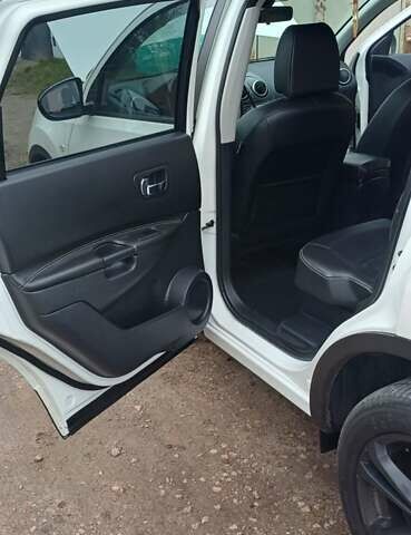 Ниссан Кашкай 2 2013 в Чернигове на Automoto.ua Белый Ниссан Кашкай 2, объемом двигателя 1.6 л и пробегом 230 тыс. км за 13650 $, фото 13 на Automoto.ua