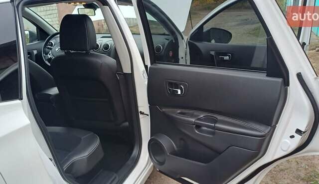 Ниссан Кашкай 2 2013 в Чернигове на Automoto.ua Белый Ниссан Кашкай 2, объемом двигателя 1.6 л и пробегом 230 тыс. км за 13650 $, фото 22 на Automoto.ua