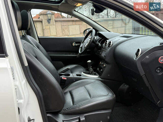 Белый Ниссан Кашкай 2, объемом двигателя 1.6 л и пробегом 220 тыс. км за 10650 $, фото 14 на Automoto.ua