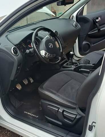 Ниссан Кашкай 2 2013 в Чернигове на Automoto.ua Белый Ниссан Кашкай 2, объемом двигателя 1.6 л и пробегом 230 тыс. км за 13650 $, фото 11 на Automoto.ua