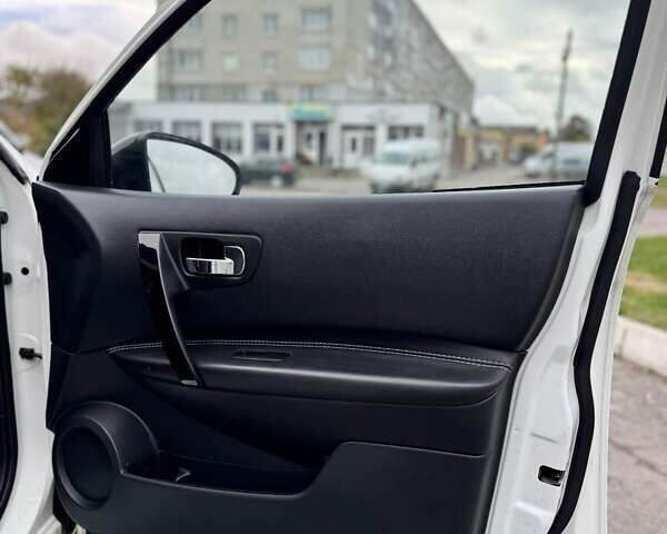 Ниссан Кашкай 2 2013 в Дубно на Automoto.ua Белый Ниссан Кашкай 2, объемом двигателя 1.6 л и пробегом 233 тыс. км за 11499 $, фото 27 на Automoto.ua