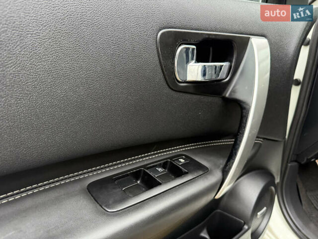 Белый Ниссан Кашкай 2, объемом двигателя 1.6 л и пробегом 220 тыс. км за 10650 $, фото 45 на Automoto.ua