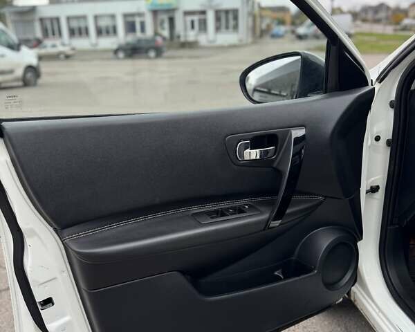 Ниссан Кашкай 2 2013 в Дубно на Automoto.ua Белый Ниссан Кашкай 2, объемом двигателя 1.6 л и пробегом 233 тыс. км за 11499 $, фото 33 на Automoto.ua