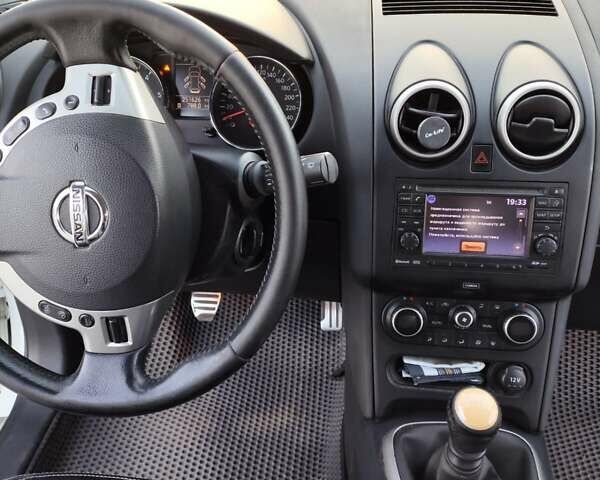 Білий Ніссан Кашкай 2, об'ємом двигуна 1.6 л та пробігом 251 тис. км за 12600 $, фото 21 на Automoto.ua