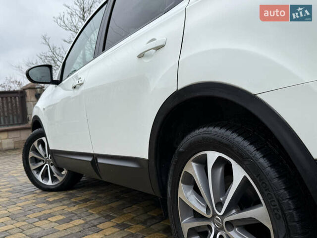 Белый Ниссан Кашкай 2, объемом двигателя 1.6 л и пробегом 220 тыс. км за 10650 $, фото 5 на Automoto.ua