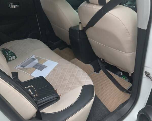 Білий Ніссан Кашкай 2, об'ємом двигуна 1.5 л та пробігом 330 тис. км за 9500 $, фото 6 на Automoto.ua